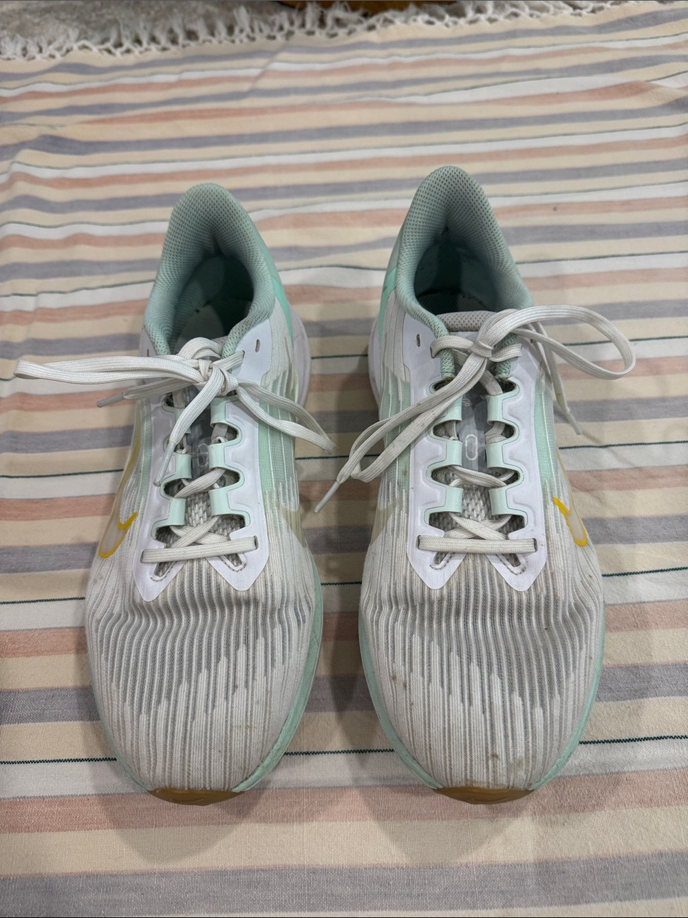 Nike White and Mint Lightweight Women's Running Sneakers with Yellow Swoosh